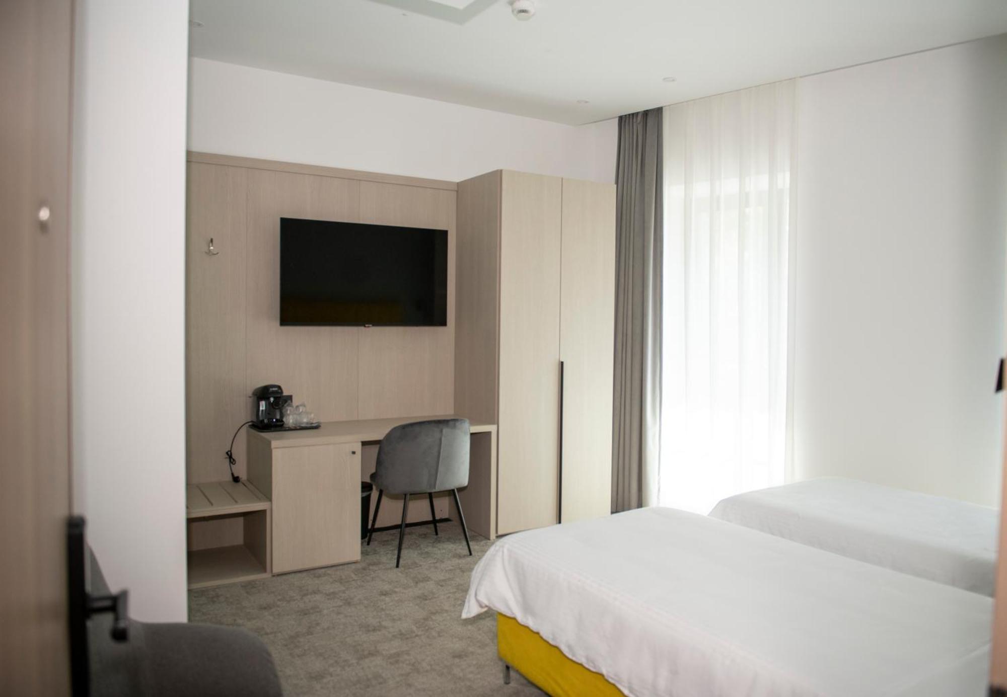 Cm111Apparthotel Boekarest Buitenkant foto